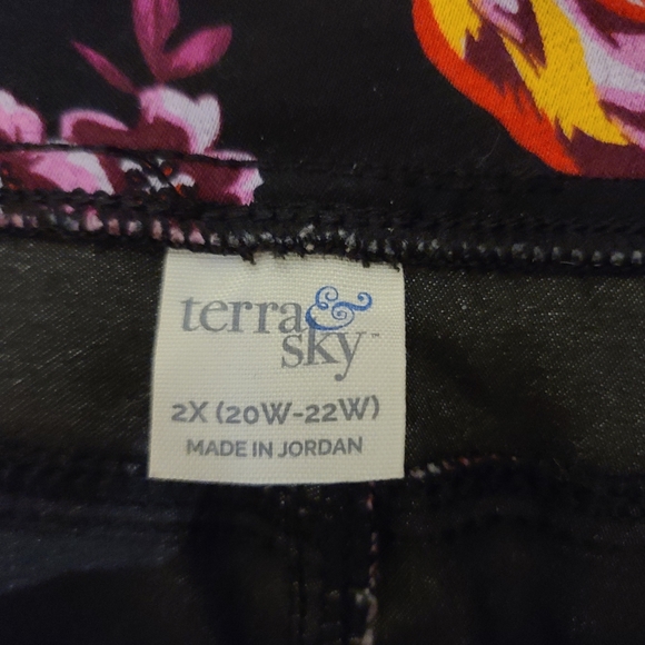 Plus Size Floral Jegging (A5) - Picture 4 of 8